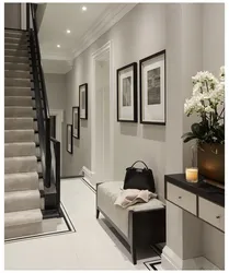 Photos of the hallways in the corridor are real in the house