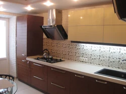 Пешдоман ва countertop барои як акс ошхона беж