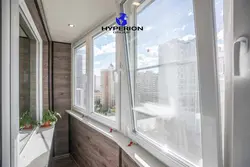 Bir evin şüşələri lodjiya fotoşəkili
