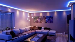 Рахи LED дар дохили ҳуҷраи меҳмонхона