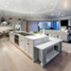 Large kitchen see photos
