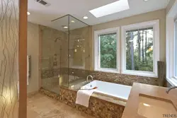 Pəncərə fotoşəkili olan hamam otağı