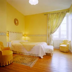 Light yellow bedroom photo