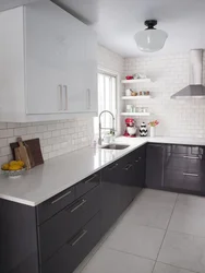 Дизайн кухни с белым верхом