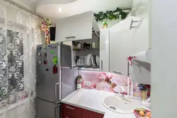 Kitchen 6 sq m design photo Khrushchev with gas water heater