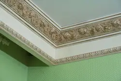 Потолочный ліштва на кухні
