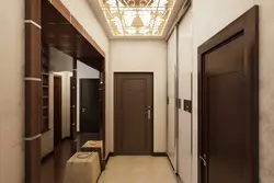 Карычневыя сцены ў пярэднім пакоі