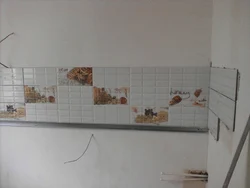 Mətbəx backsplash foto üzərində plitələr çəkilməsi