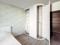 Photo bedroom wardrobe with doors