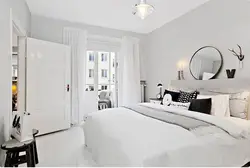 White walls in the bedroom photo