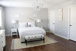 White walls in the bedroom photo