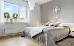 White walls in the bedroom photo