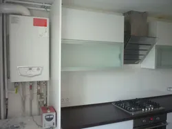 Шафа для газавага катла на кухні фота