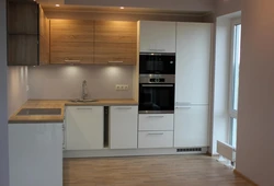 Ошхона кунҷи сафед бо акс countertop чӯбӣ