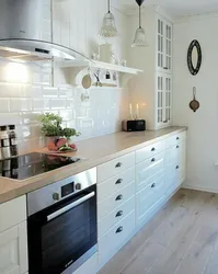 Kitchen design without top drawers