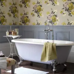 Glass wallpaper in the bathroom interior