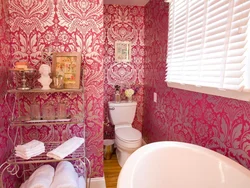 Glass wallpaper in the bathroom interior