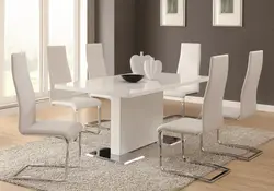 Mətbəx interyerində stol və stullar