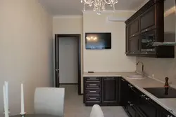 Divar fotoşəkili TV ilə künc mətbəxləri