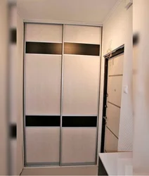 Design of a small built-in wardrobe in the hallway