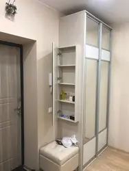 Design of a small built-in wardrobe in the hallway