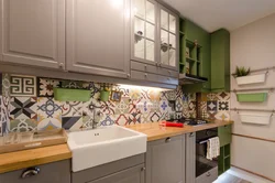 Сафолҳои сабки patchwork дар дохили ошхона
