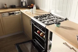 Photo of a built-in kitchen with a gas hob