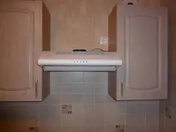 Усталяваць выцяжку кухні фота
