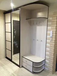 Фото современной маленькой прихожей шкаф купе