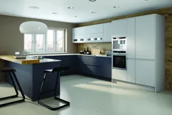 G-Shaped Kitchens Photo In Modern Style