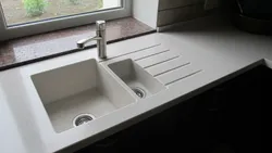 Столешница из искусственного камня для кухни фото с мойкой