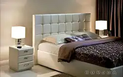 Yataq otağının interyerində çarpayı