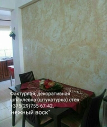 Mətbəxdəki divarlarda Venesiya gipsinin fotoşəkili