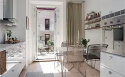 Balkon Qapısı Ilə Mənzil Dizayn Mətbəx