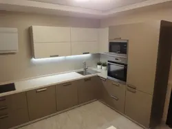 Кофе тонындағы ас үй заманауи фотосурет
