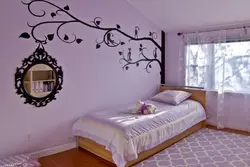 Decorating a wall in the bedroom photo