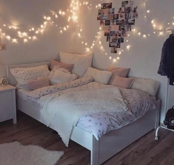 Decorating a wall in the bedroom photo