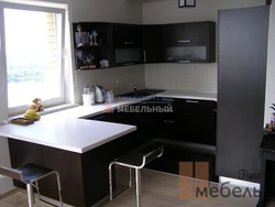 Evdə fotoşəkilləri olan bar sayğac layihələri ilə mətbəx