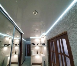 Design of suspended ceilings with lighting in the hallway