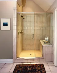 Hammomning ichki qismidagi dush kabinetlari fotosurati