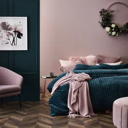 What color goes with blue in the bedroom interior
