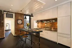 Açıq rənglərdə loft üslubunda mətbəx fotoşəkili