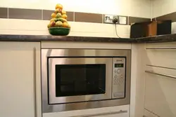 Как можно повесить микроволновку на кухне фото