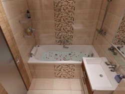 Бір бөлмелі пәтер дизайнындағы ванна мен дәретхана