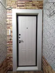 Kvartirada kirish eshigi fotosuratining ichki bezagi