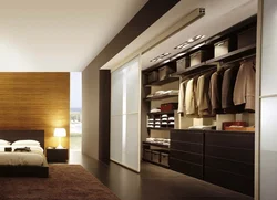 Bedroom Design With A Full-Wall Walk-In Closet