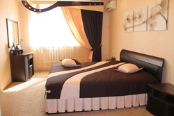 Пардаҳои Хоб Ва Bedspread Дар Акс Сабки Ҳамон