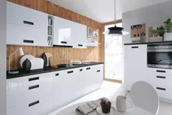 Современная кухня белая с деревом в интерьере