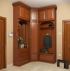 Entrance hall corner to corridor interior