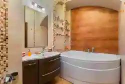 Bathroom design with bathtub in the corner